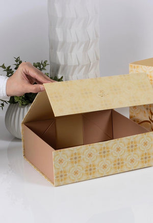 Gift Box M yellow / علبة هدايا ممغنطة