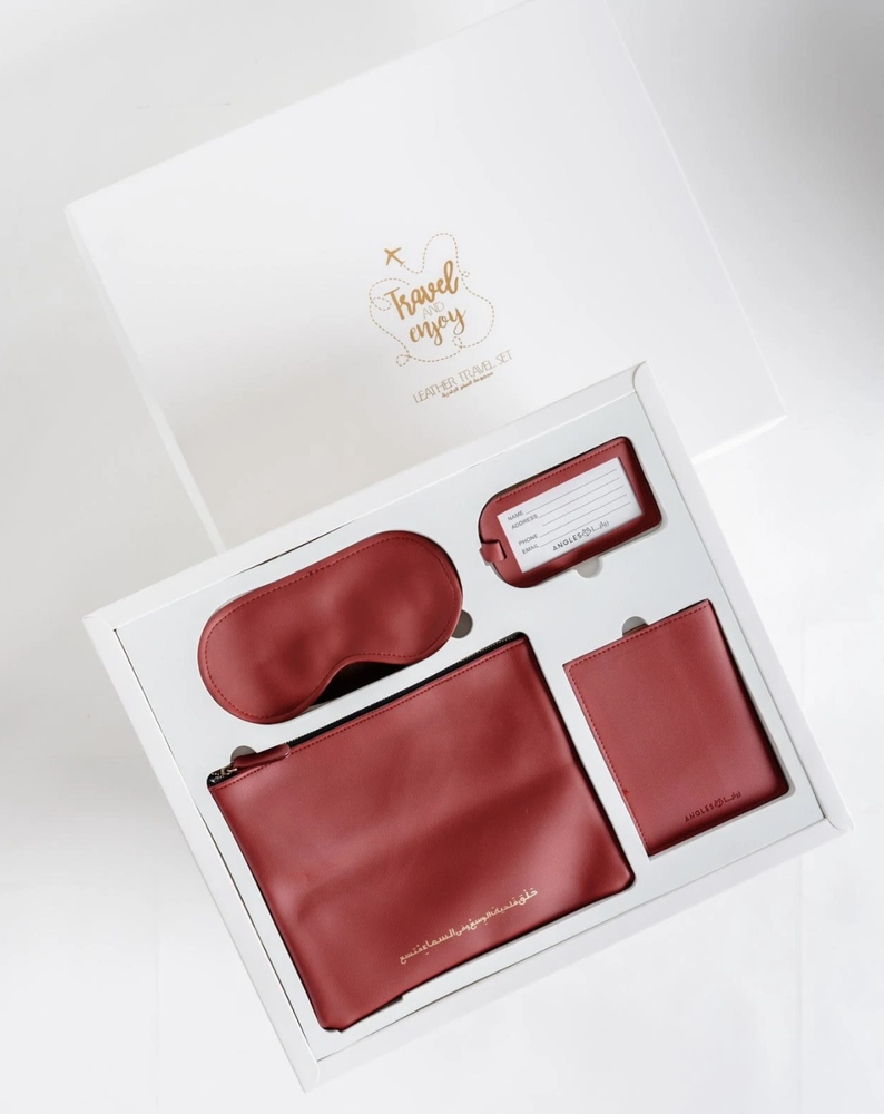 
            
                Load image into Gallery viewer, Leather travel set Red /طقم السفر
            
        