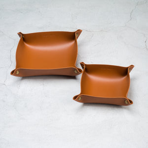 
            
                Load image into Gallery viewer, Leather tray - Camel
            
        
