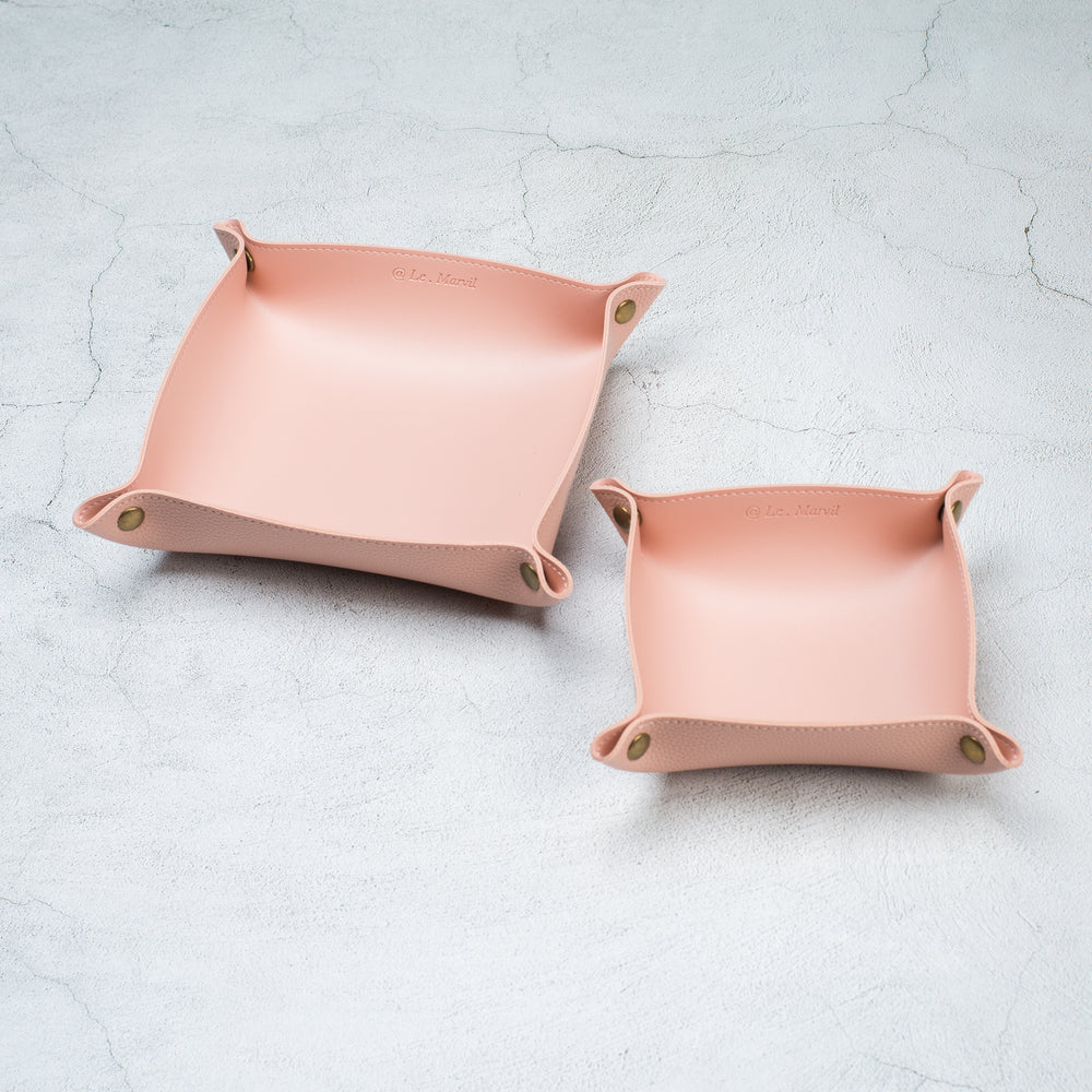 
            
                Load image into Gallery viewer, Leather tray - pink quartz
            
        